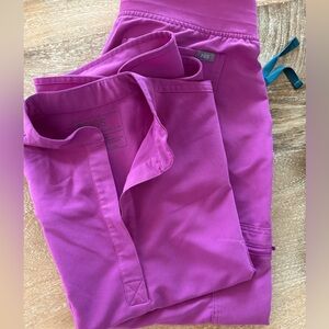 Figs Bright Fuchsia scrub set